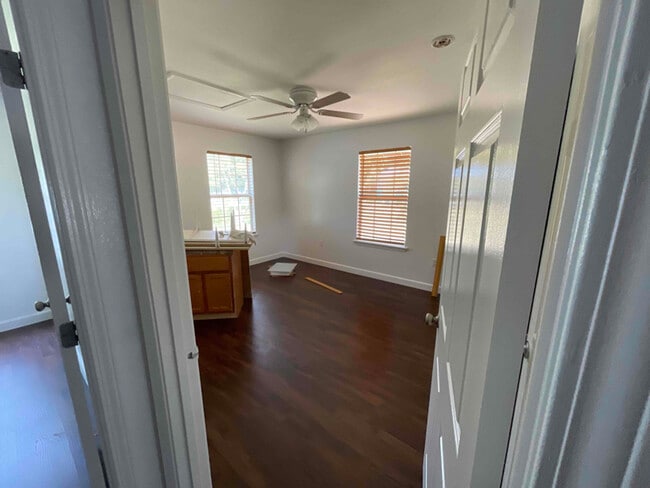 Building Photo - 607 Howard Ave