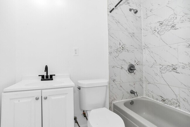 Building Photo - 2737 Stuart Dr