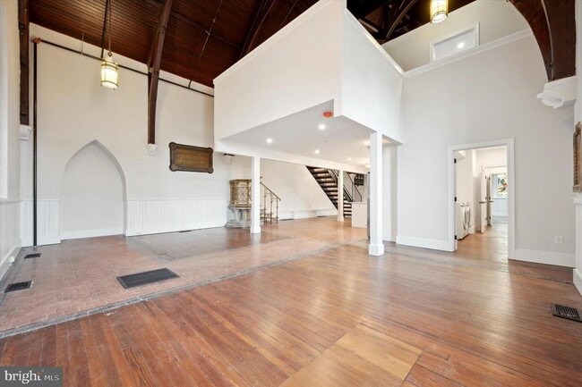 Building Photo - 430 York Rd