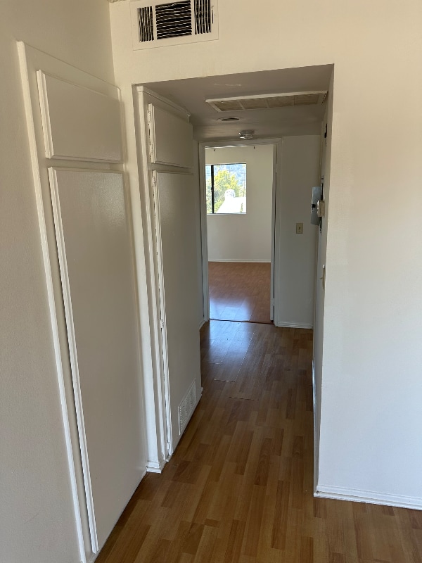 Building Photo - 919 E Windsor Rd