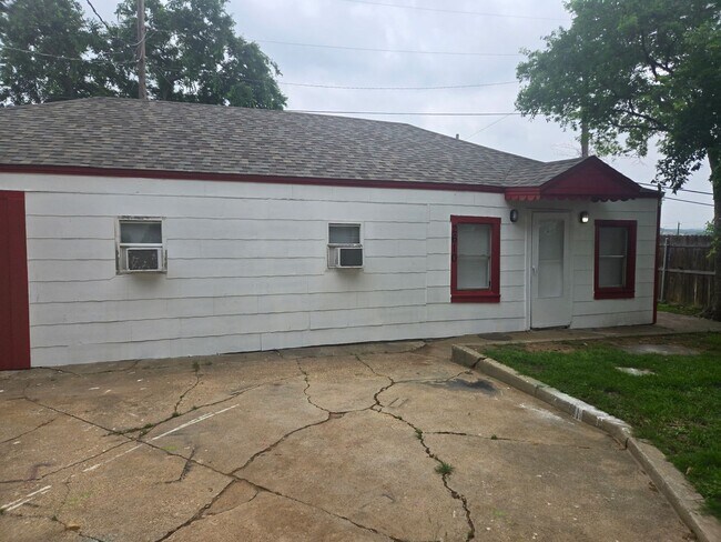 Building Photo - 2604 Bomar Ave