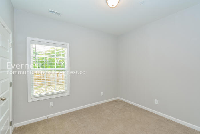 Building Photo - 1408 Pipeline Ave