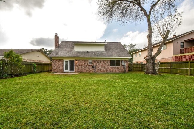 Building Photo - 2110 Whiteback Dr