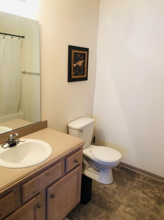 Building Photo - Ideal Location! Recent Remodel!