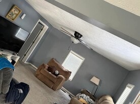 Building Photo - 1025 N Line St