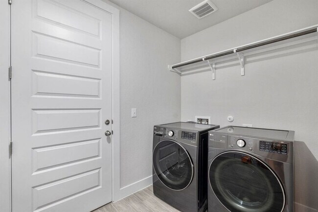 Building Photo - 11102 1/2 Charger Wy