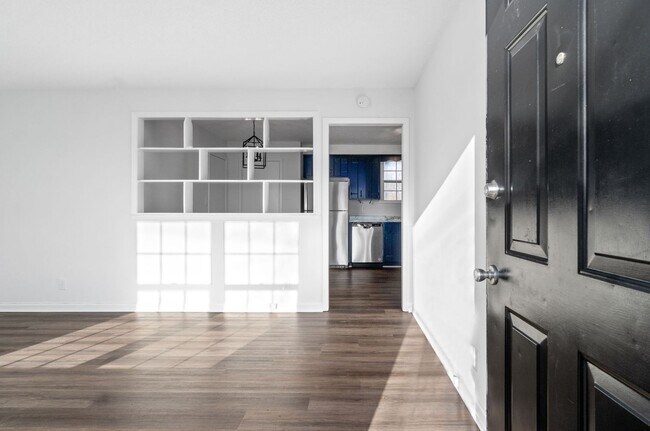 Building Photo - 3 Bedroom Dog Friendly Home For Rent!