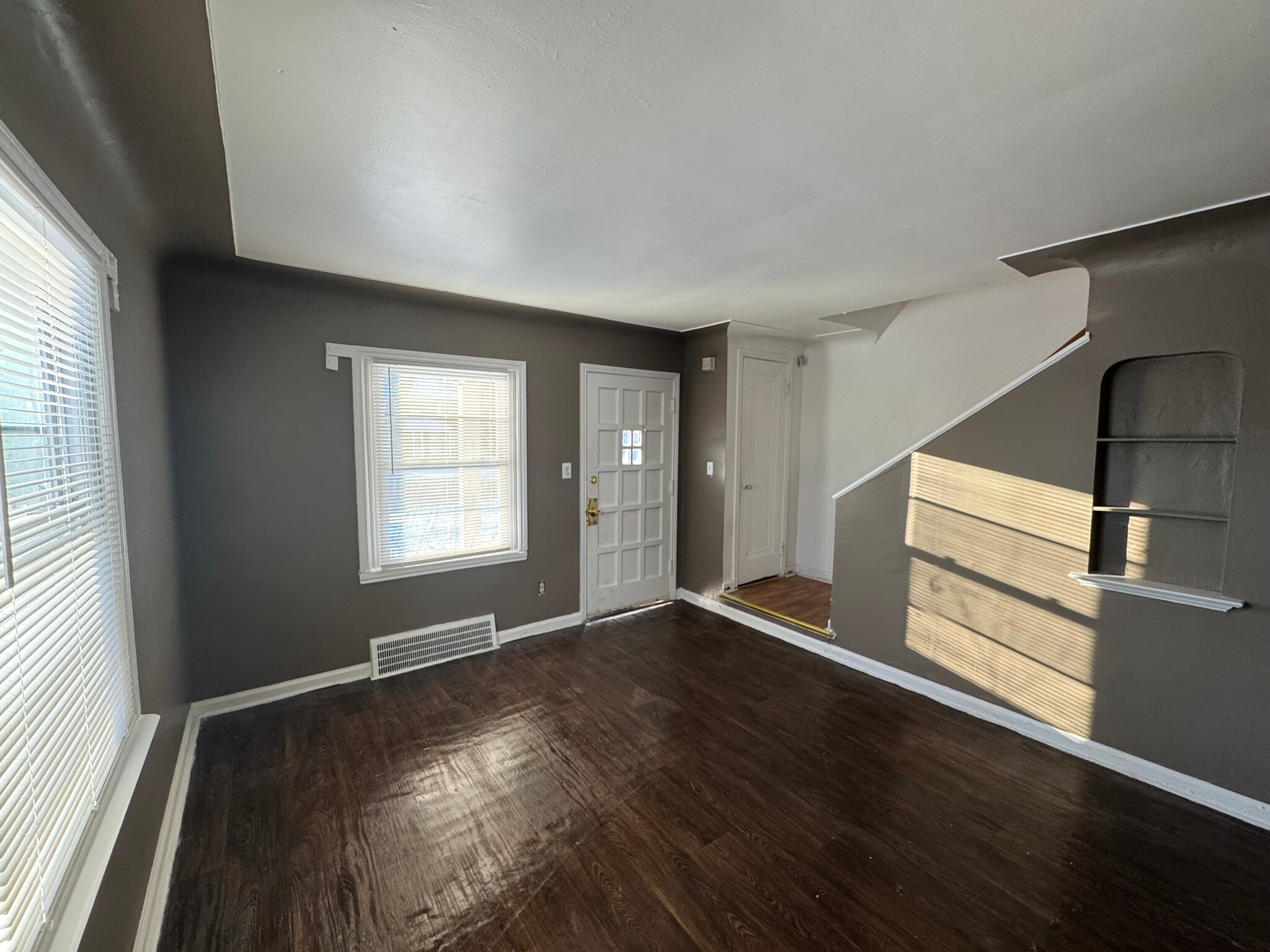 Building Photo - 9200 Evergreen Ave