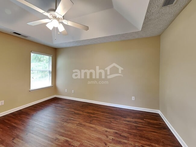 Building Photo - 3817 Majestic Ln SW