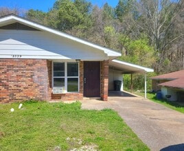 Building Photo - 3329 Pinewood Ave