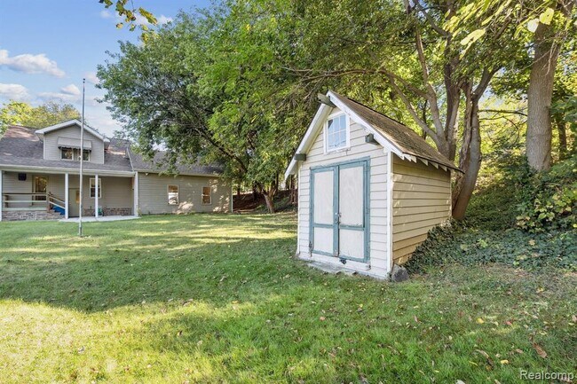 Building Photo - 624 E Main St