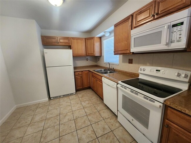 Building Photo - 1630 Redwood St