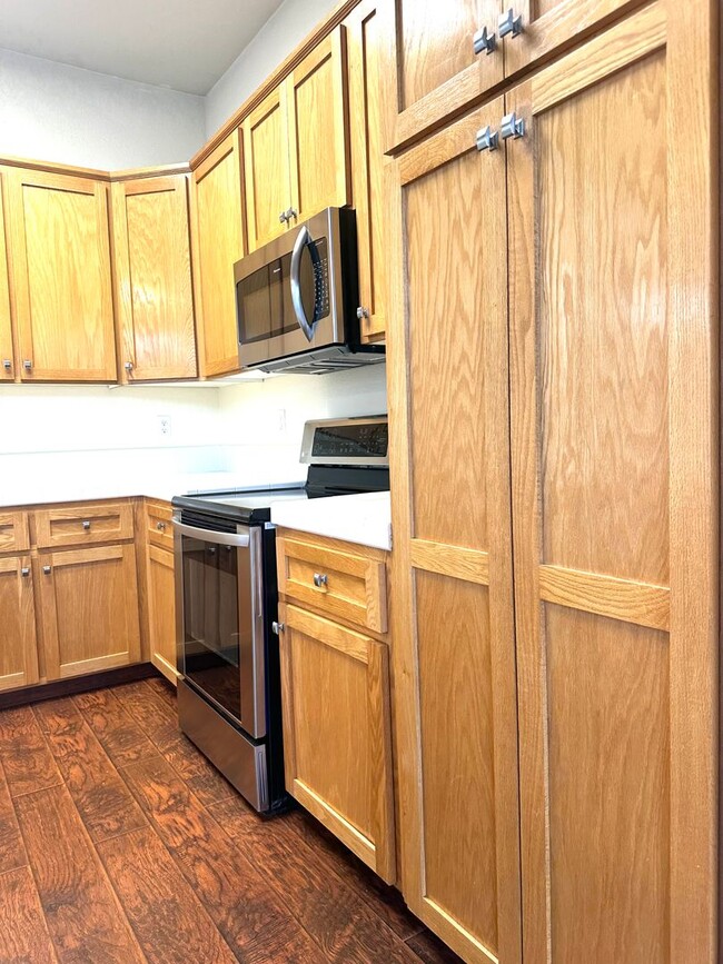 Building Photo - Beautiful charming single story home