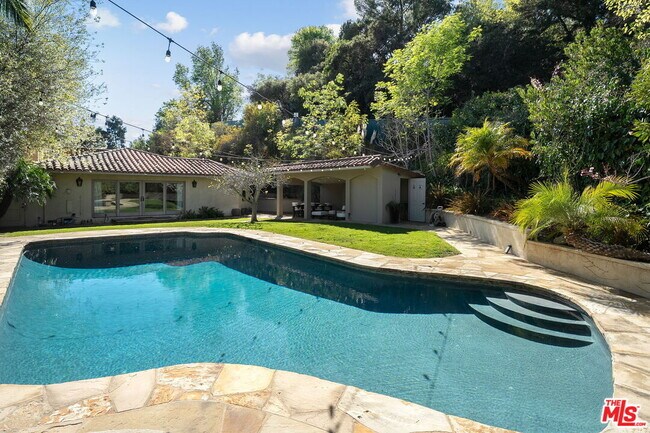 Primary Photo - 105 N Glenroy Ave