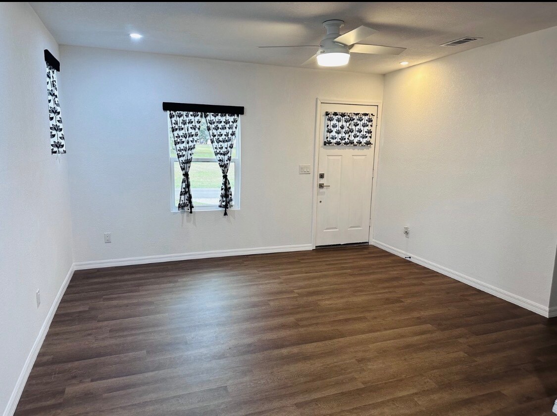 Building Photo - 329 NE 2nd St