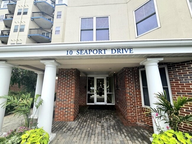 Building Photo - 10 Seaport Dr