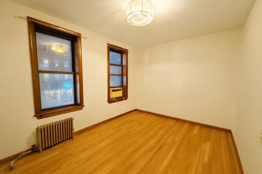 Building Photo - 2819 21st Ave