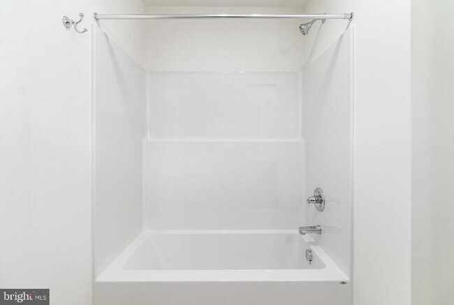 Building Photo - 7843 Briarwood Dr