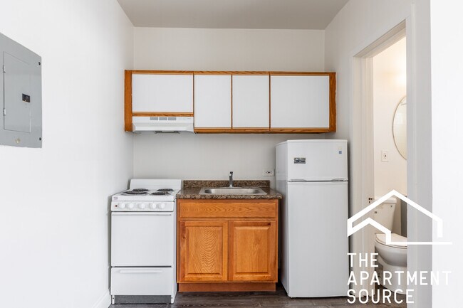 Building Photo - 3957 W Irving Park Rd