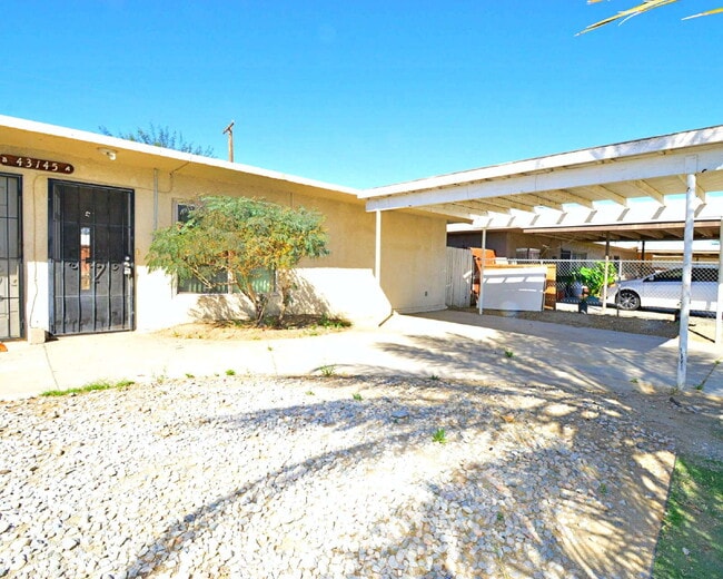 Building Photo - Cozy Indio 2 Bedroom