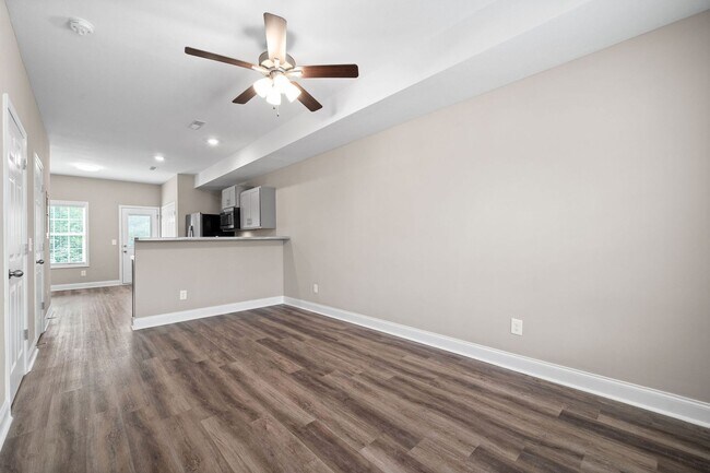 Interior Photo - Meadow Hill Ln - 1169