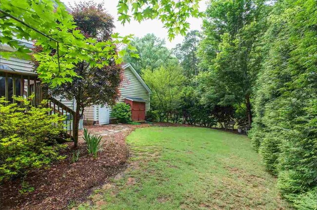 Building Photo - Charming 3-Bed Oasis with Hardwood Eleganc...