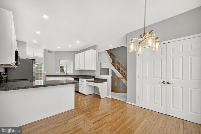 Building Photo - 8381 Millwood Dr