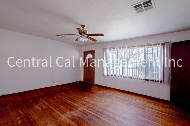 Building Photo - 627 Hood Dr