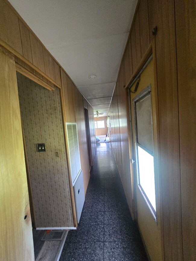 Building Photo - Single wide trailer on noon road