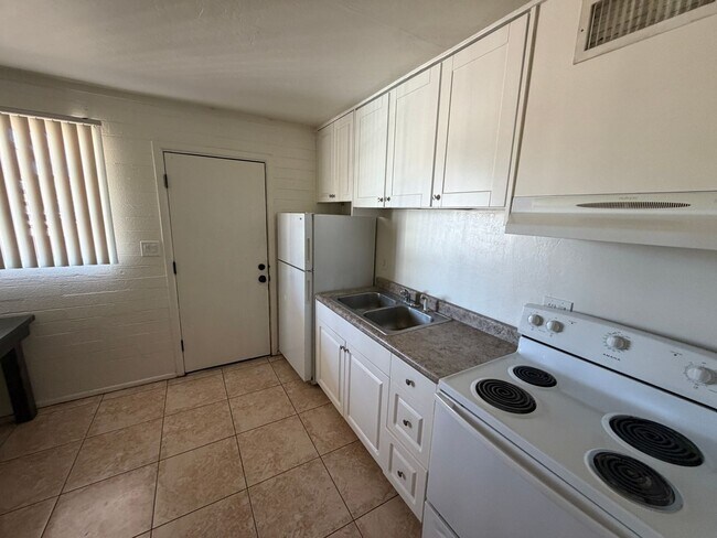 Building Photo - 2 Bedroom 2 Bath Condominium in Great Location