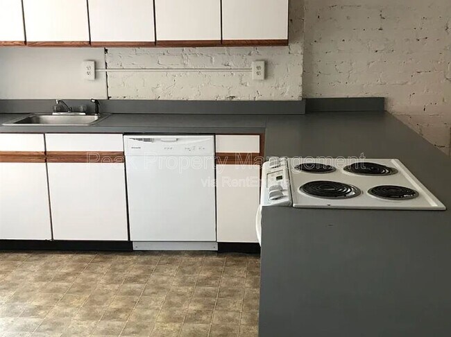 Building Photo - 308 W Broad St