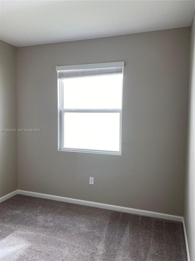 Building Photo - 308 Lake Smart Cir