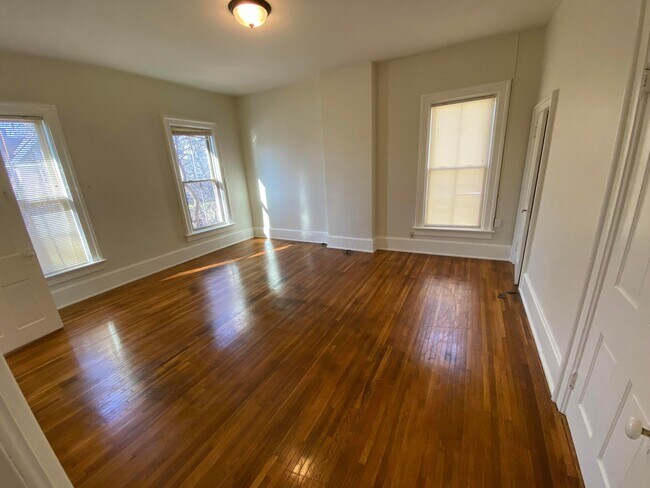 Building Photo - 102 N Washington St