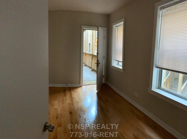 Building Photo - 5662 N Ridge Ave