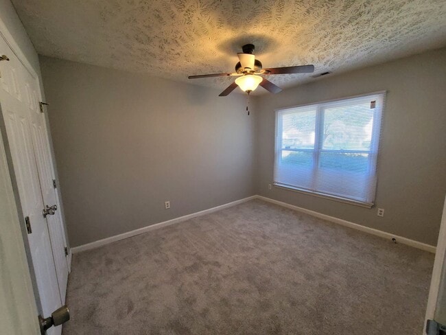 Building Photo - Newly Renovated 3 Bedroom, 2 Bath Ranch Home. Minutes from Shopping & Restaurants!