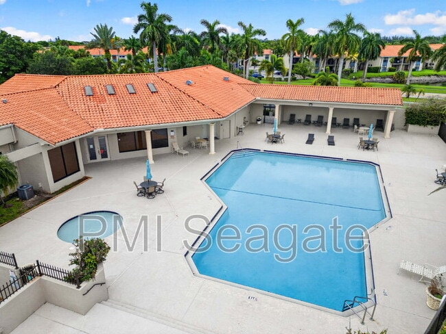Building Photo - 1543 Lake Crystal Dr