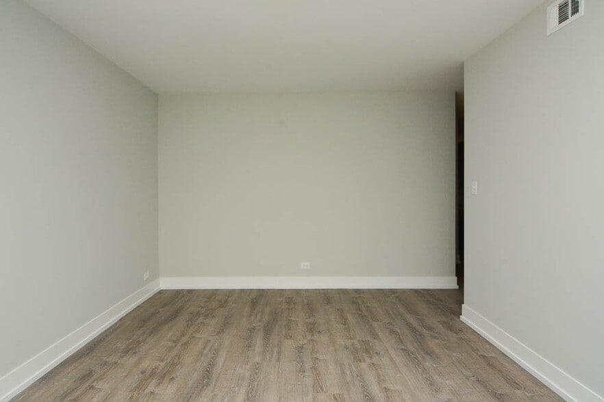 Building Photo - 1133 Maple Ave