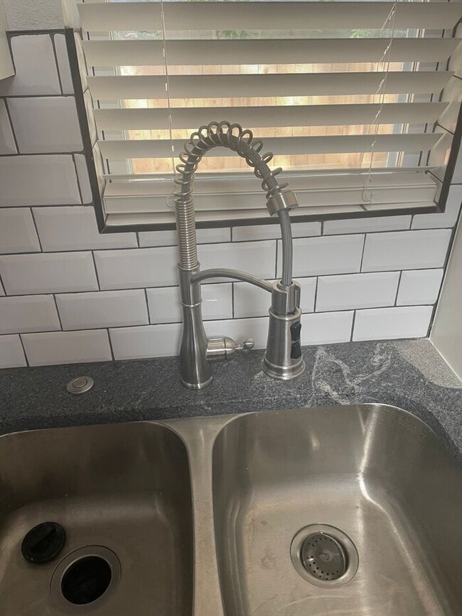 Building Photo - Charming Total Renovation!