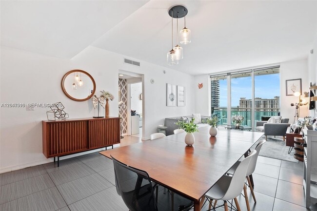 Building Photo - 951 Brickell Ave