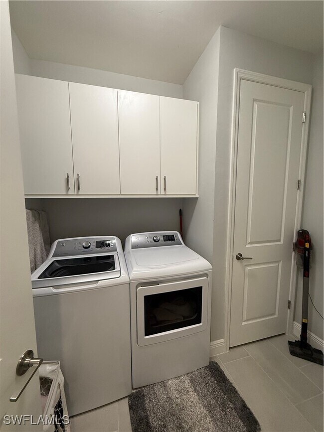 Building Photo - 2543 Seychelles Dr