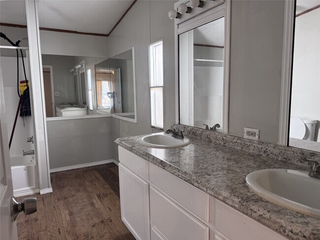 Building Photo - 218 Northlawn St