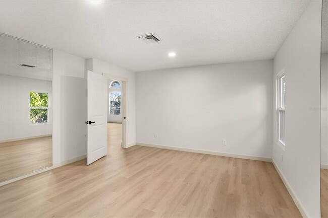 Building Photo - 8725 Erie Ln
