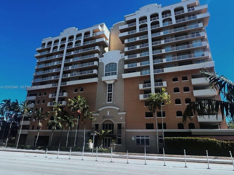 Building Photo - 2425 SW 27th Ave