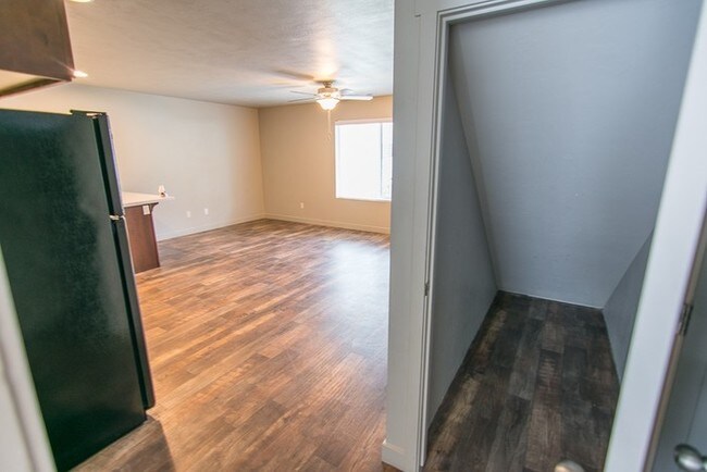 Building Photo - Amazing Townhome in Edgewater Community
