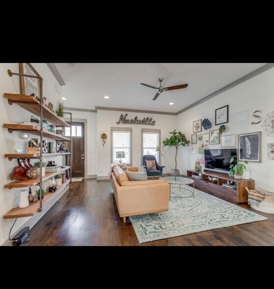 Building Photo - 2209 15th Ave N