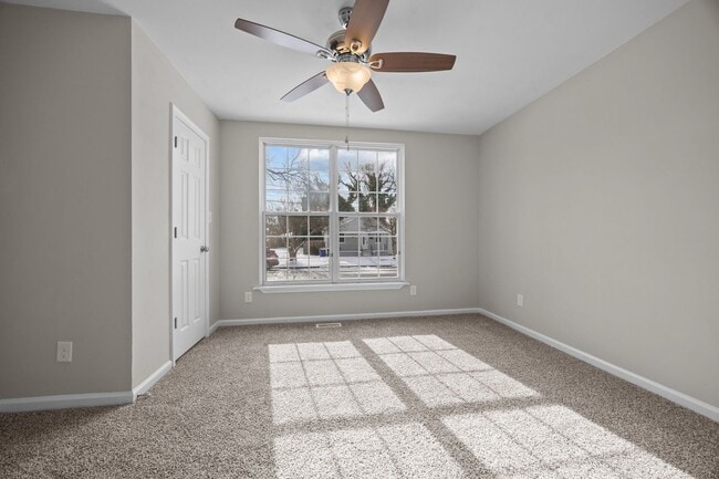 Building Photo - Portsmouth/5 bed 2 bath/Ready for quick move in!!