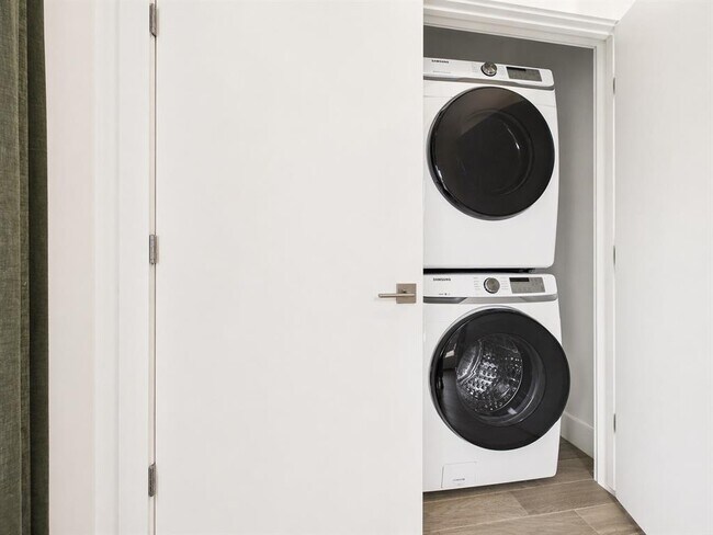 Building Photo - 4402 Mt Vernon Dr