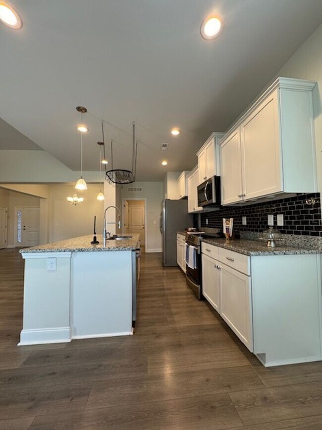 Building Photo - 208 S Merganser Dr