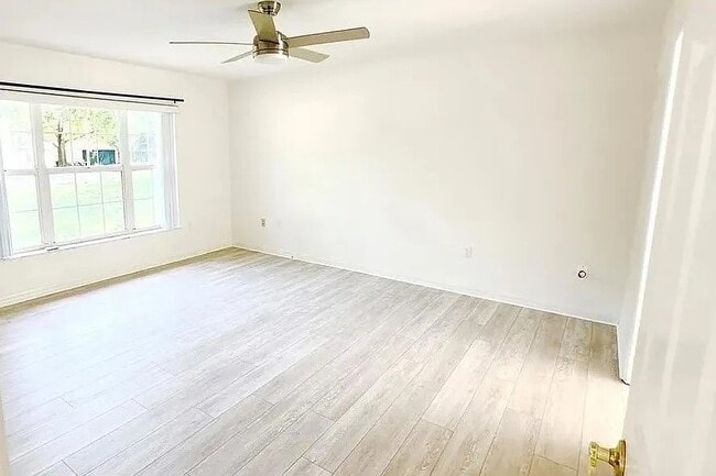 Building Photo - 826 Berry Hill Cir