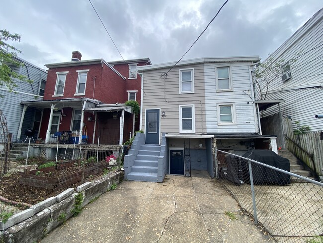 Building Photo - 382 S 2nd St
